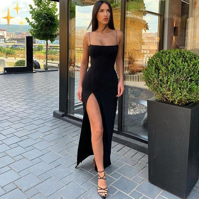 Elegantes Abendkleid mit Seitenschlitz - Figurbetontes Maxikleid mit Spaghettiträgern