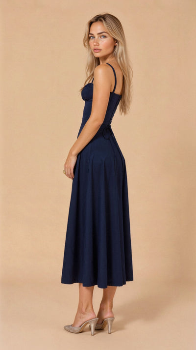 Romantisches Sommerkleid für Damen – Tailliertes Midikleid mit Bustier-Trägern und Schlitz